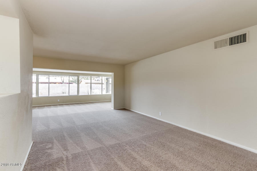 807 West Picadilly Road Phoenix, AZ 85013 - Photo 13 of 35 Living Room 2