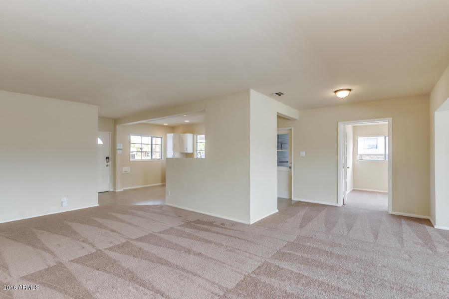 807 West Picadilly Road Phoenix, AZ 85013 - Photo 14 of 35 Living Room 3