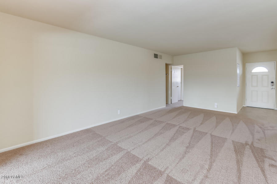 807 West Picadilly Road Phoenix, AZ 85013 - Photo 15 of 35 Living Room 4