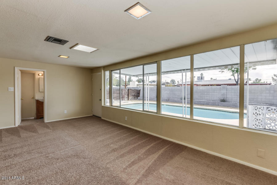 807 West Picadilly Road Phoenix, AZ 85013 - Photo 16 of 35 Living Room 5