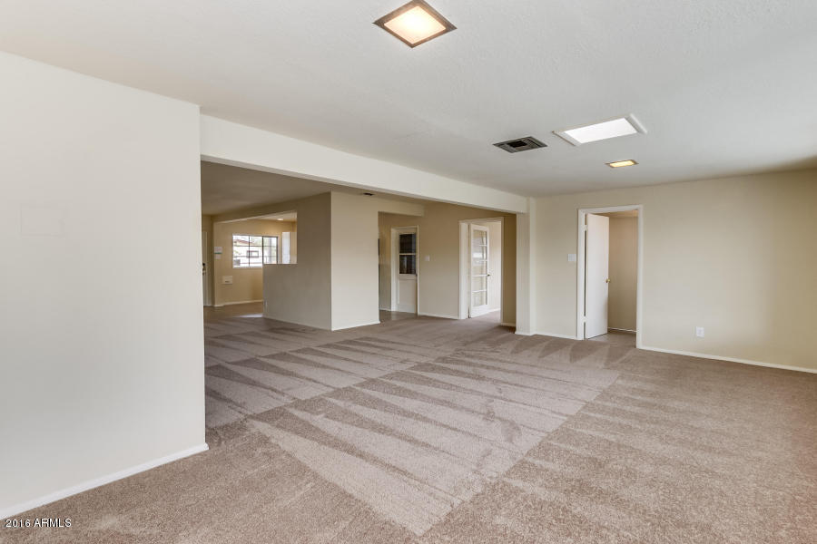 807 West Picadilly Road Phoenix, AZ 85013 - Photo 17 of 35 Living Room 6