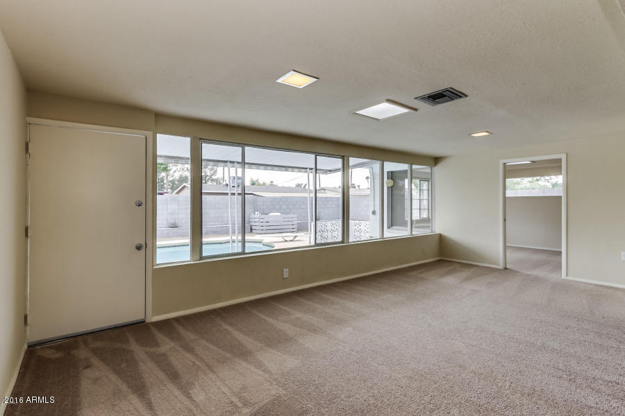 807 West Picadilly Road Phoenix, AZ 85013 - Photo 18 of 35 Living Room 8