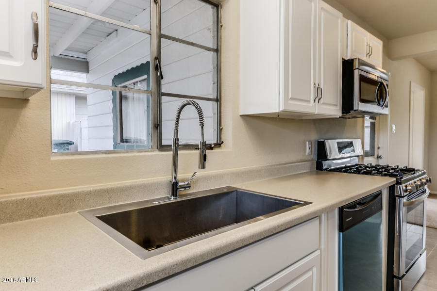 807 West Picadilly Road Phoenix, AZ 85013 - Photo 8 of 35 Kitchen 7