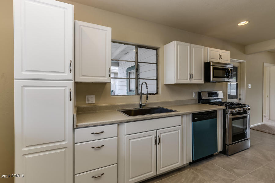 807 West Picadilly Road Phoenix, AZ 85013 - Photo 9 of 35 Kitchen 8