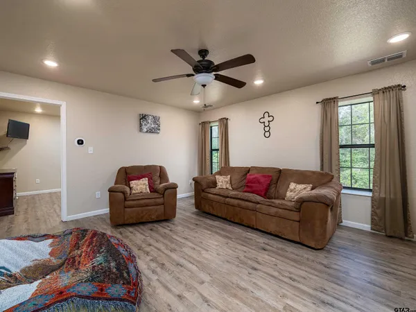 $975,000 | 10517 County Road 4101, Frankston, TX 75763