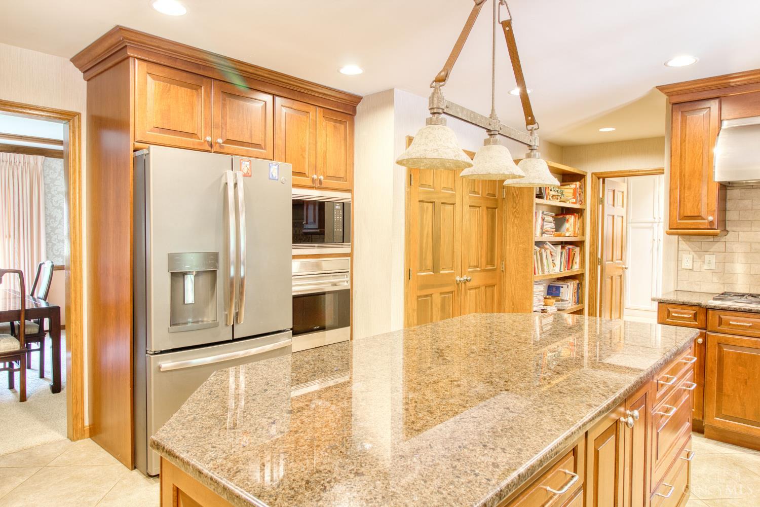 7025 Stonington Road Cincinnati, OH 45230 - Photo 9 of 51 Gallery Image 9