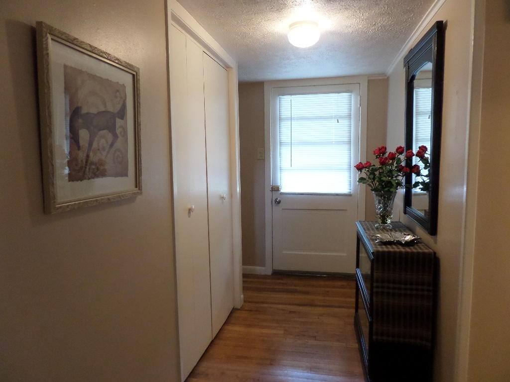 206 West Fairview Road Oak Ridge, TN 37830 - Photo 3 of 29 Entryway