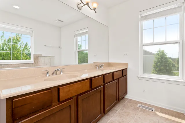 $390,000 | 3568 Gabrielle Lane, Aurora, IL 60504