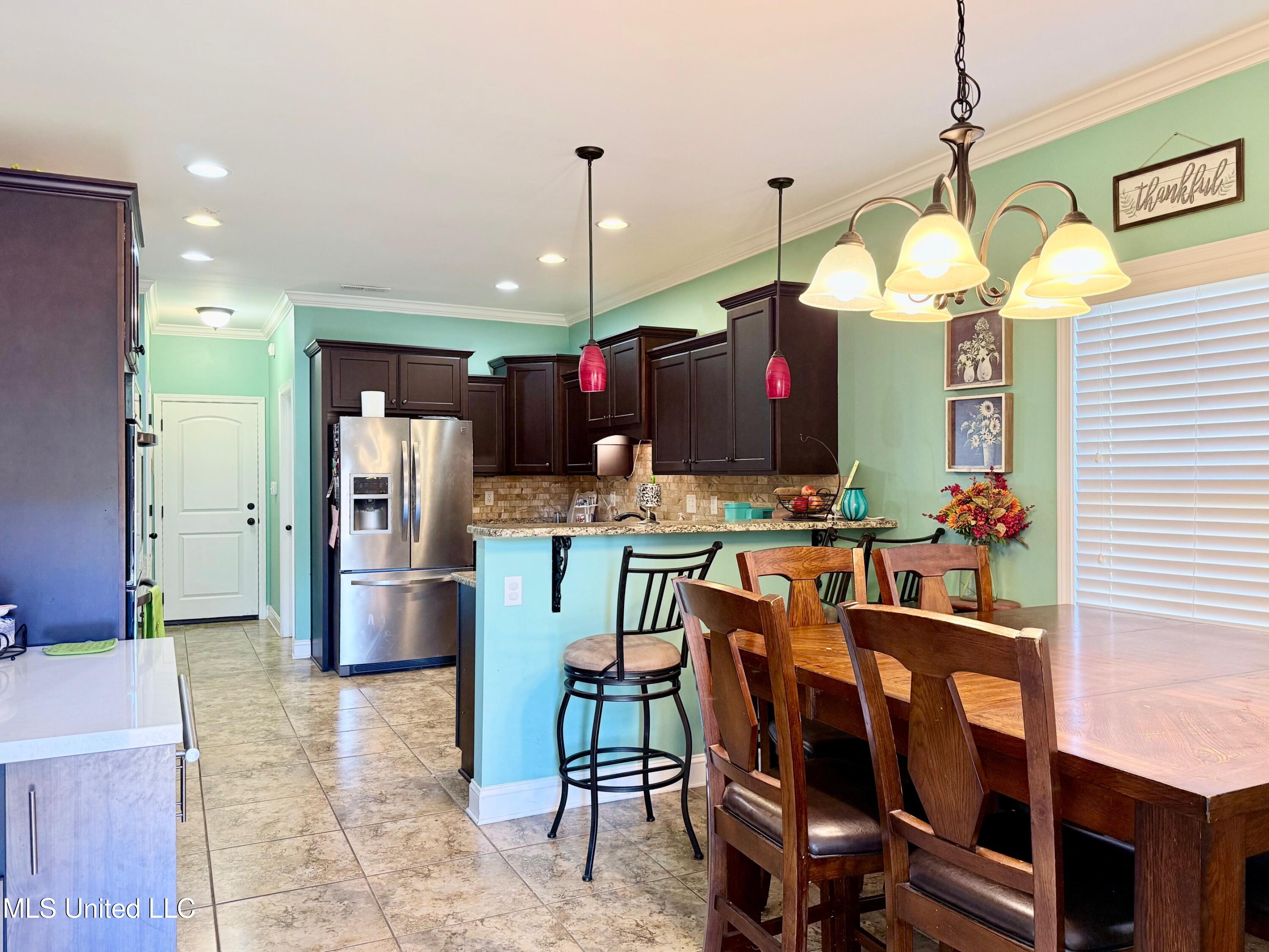 5540 Pinetree Loop South Southaven, MS 38672 - Photo 6 of 15 Kitchen