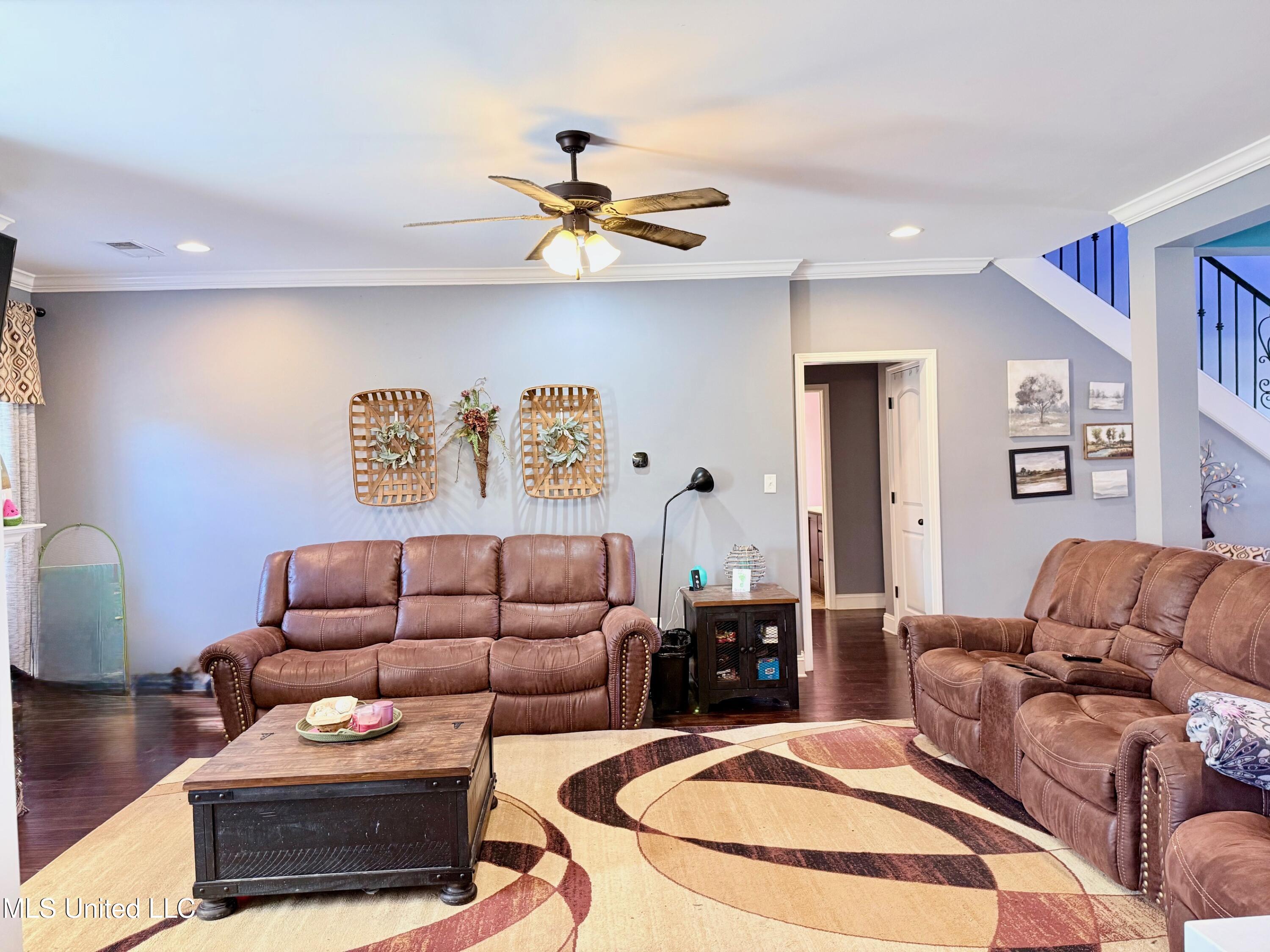 5540 Pinetree Loop South Southaven, MS 38672 - Photo 7 of 26 Living Room