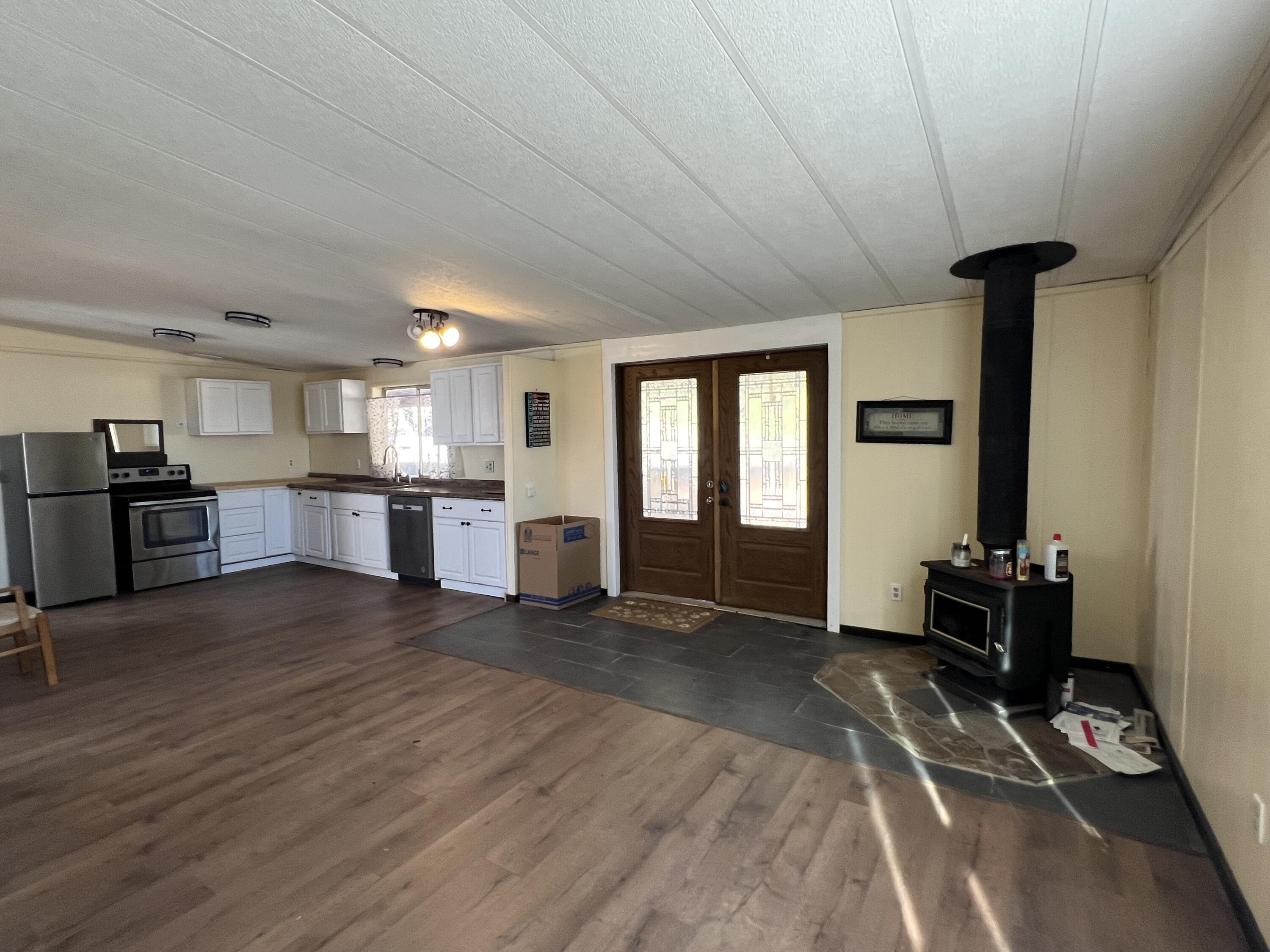 9728 Ben Kerns Road Klamath Falls, OR 97601 - Photo 7 of 58 Living Room