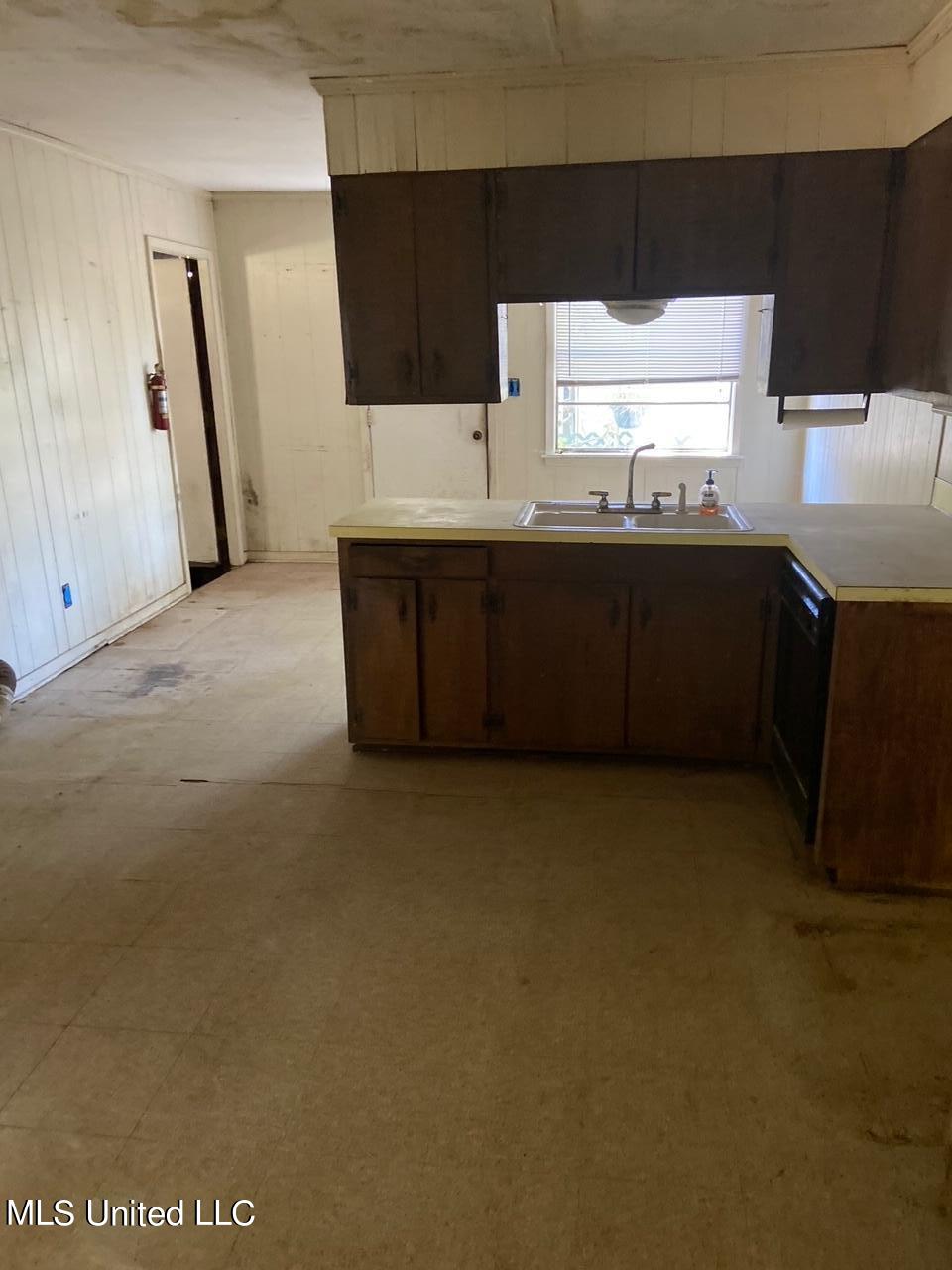 4011 Del Rosa Drive Jackson, MS 39206 - Photo 3 of 7 70465733157__ABB9FE57-B724-4629-B800-337