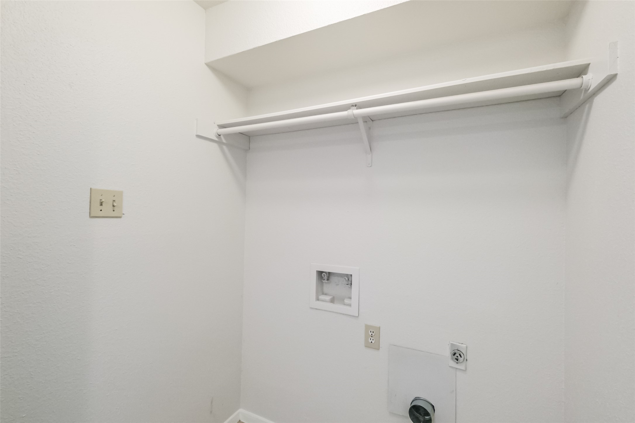 14911 Wunderlich Drive, Unit 2302 Houston, TX 77069 - Photo 14 of 33 Space for a full size washer and dryer - inside the condo.
