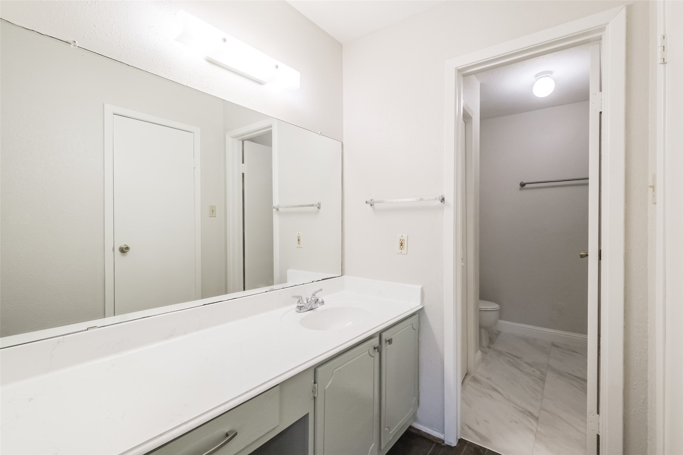 14911 Wunderlich Drive, Unit 2302 Houston, TX 77069 - Photo 17 of 33 The primary bathroom with extended vanity space and updated counters.