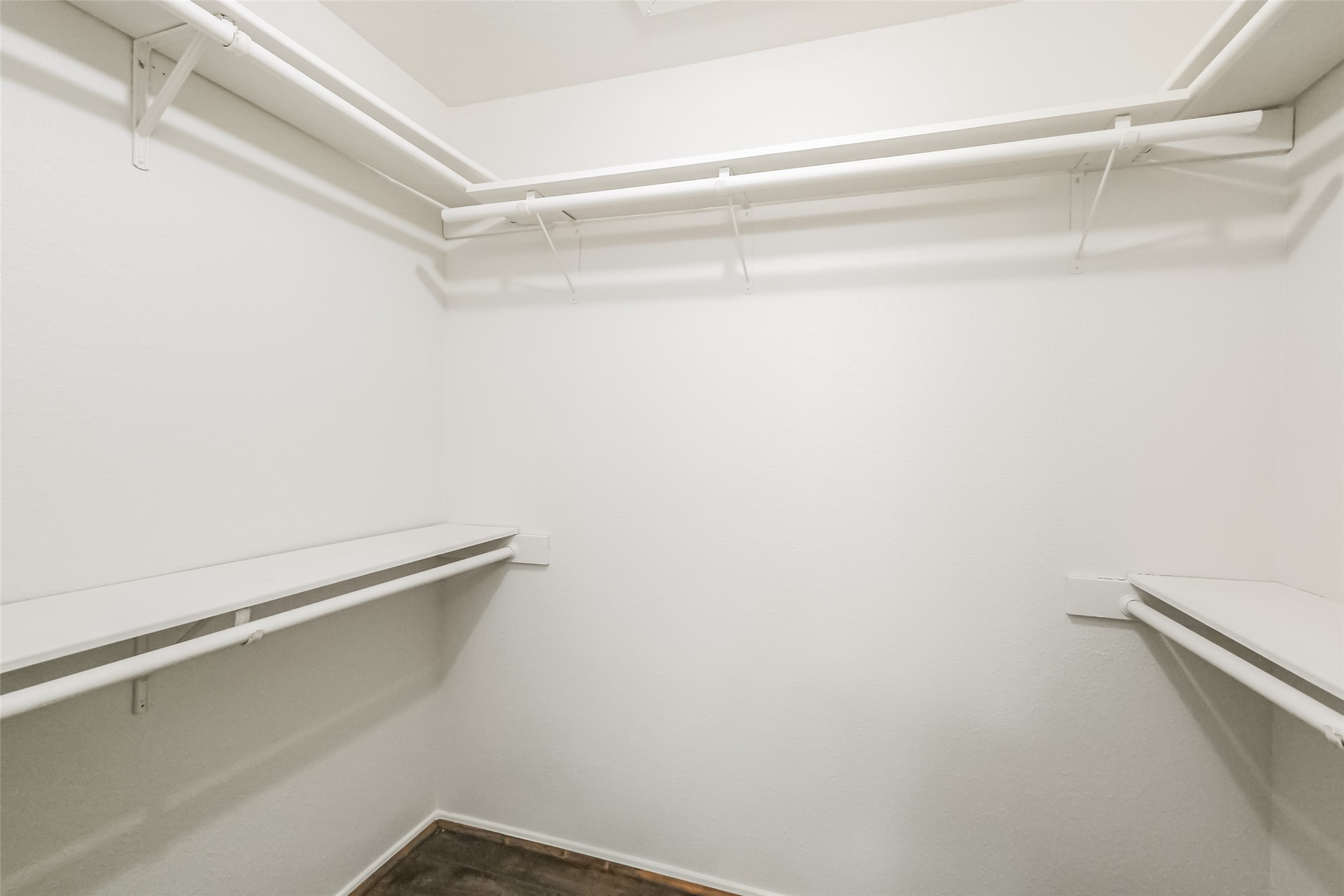 14911 Wunderlich Drive, Unit 2302 Houston, TX 77069 - Photo 18 of 33 Walk in closet in the primary bedroom.