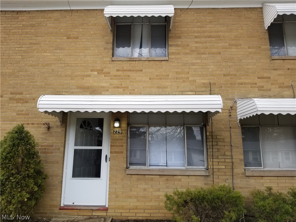 227-233 Buffington Road Akron, OH 44333 - Photo 1 of 5 Gallery Image 1