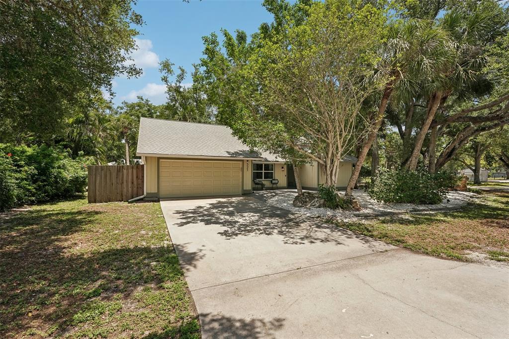 521 Avalon Road Venice, FL 34293 - Photo 2 of 31 Gallery Image 2