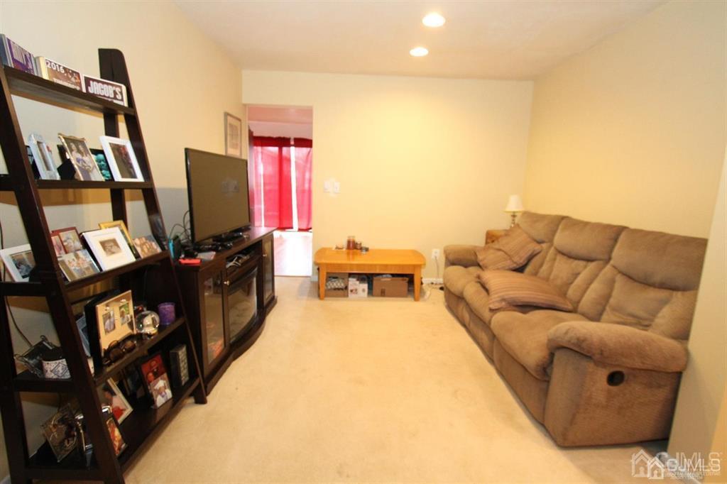 828 Jamestown Road East Windsor, NJ 08520 - Photo 3 of 30 Gallery Image 3