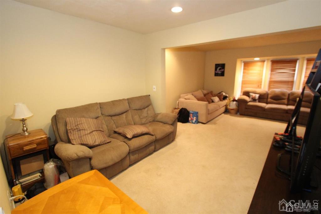 828 Jamestown Road East Windsor, NJ 08520 - Photo 4 of 30 Gallery Image 4