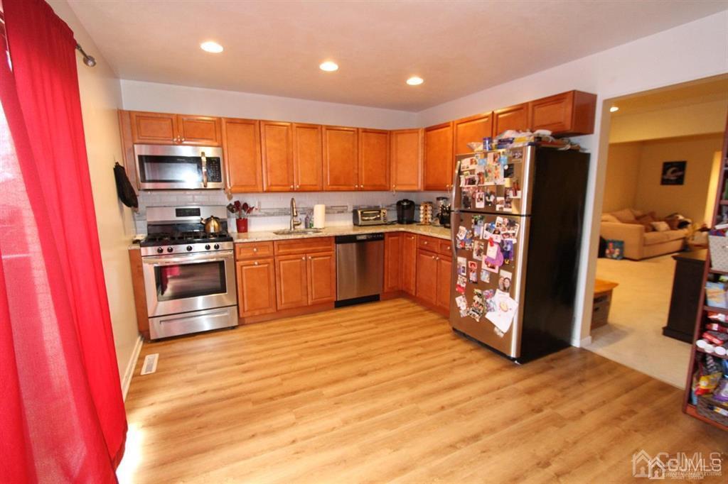 828 Jamestown Road East Windsor, NJ 08520 - Photo 6 of 30 Gallery Image 6
