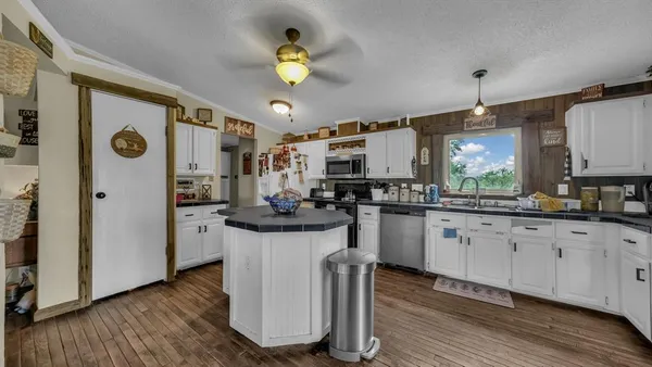 $6,900,000 | 303 Private Road 3365, Boyd, TX 76023
