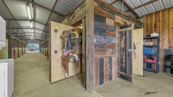 $6,900,000 | 303 Private Road 3365, Boyd, TX 76023