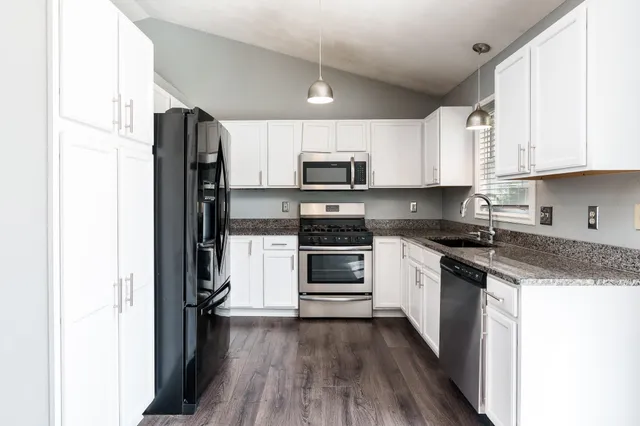 $274,900 | 1996 Broadmoor Road, Rockton, IL 61072