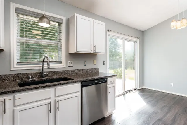 $274,900 | 1996 Broadmoor Road, Rockton, IL 61072