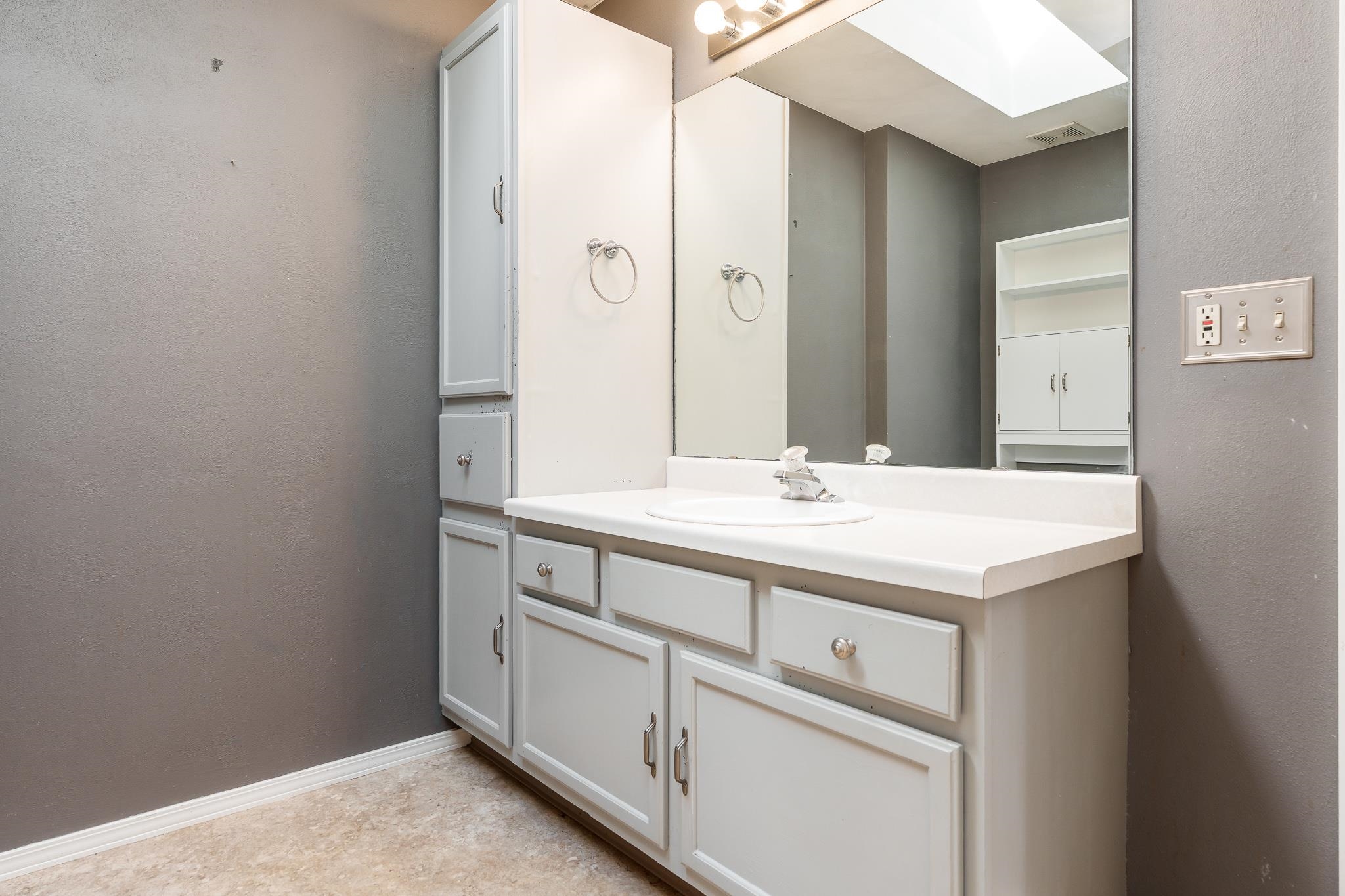 1996 Broadmoor Road Rockton, IL 61072 - Photo 29 of 45 a bathroom with a sink and a mirror