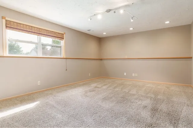 $274,900 | 1996 Broadmoor Road, Rockton, IL 61072