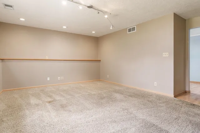 $274,900 | 1996 Broadmoor Road, Rockton, IL 61072