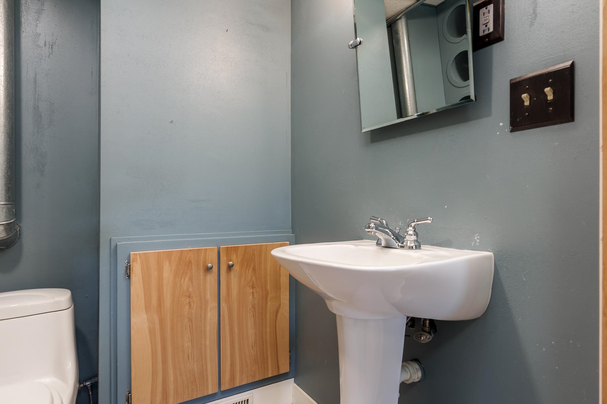 1996 Broadmoor Road Rockton, IL 61072 - Photo 41 of 45 a bathroom with a sink a mirror and a toilet
