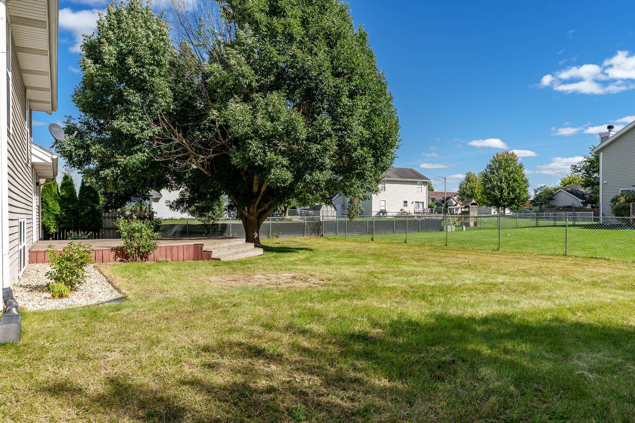 1996 Broadmoor Road Rockton, IL 61072 - Photo 5 of 45 a house view with swimming pool