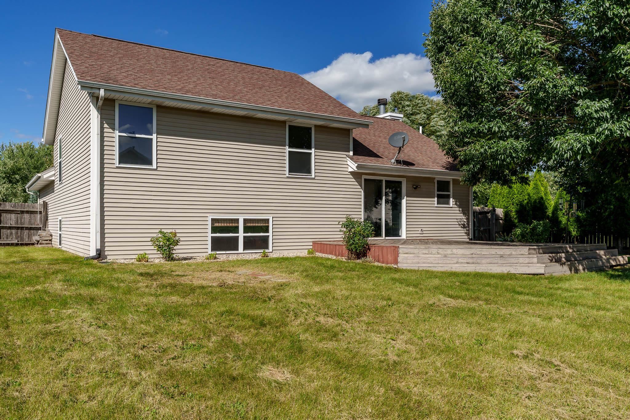 1996 Broadmoor Road Rockton, IL 61072 - Photo 6 of 45 a front view of a house with a yard