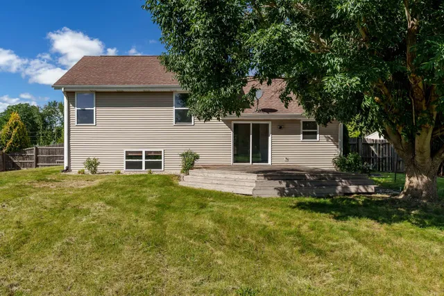 $274,900 | 1996 Broadmoor Road, Rockton, IL 61072