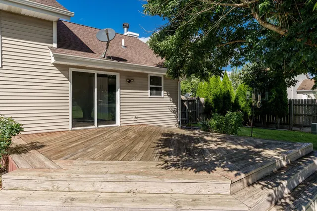 $274,900 | 1996 Broadmoor Road, Rockton, IL 61072