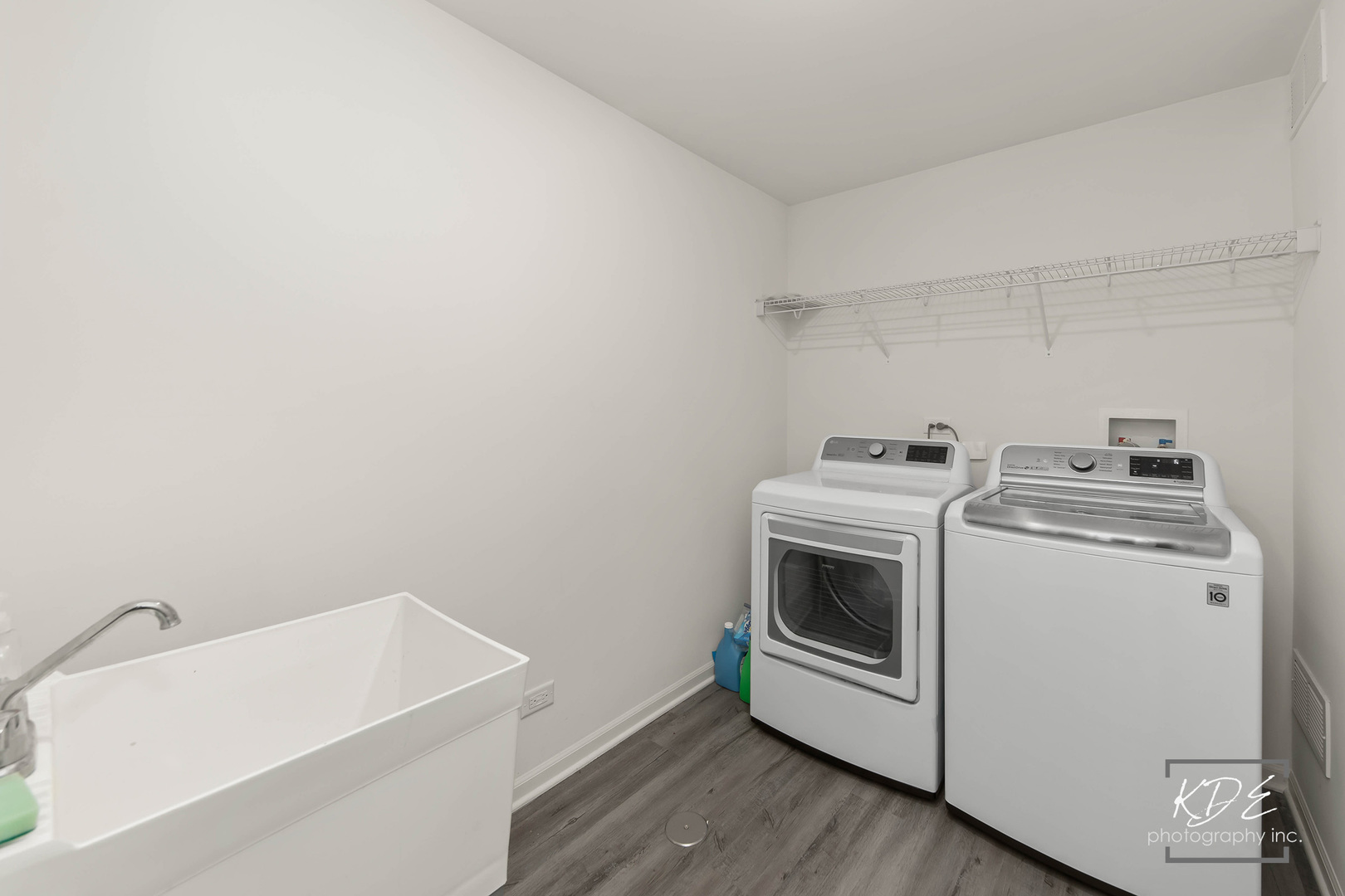 1663 Sager Way Batavia, IL 60510 - Photo 12 of 22 a utility room with dryer and washer