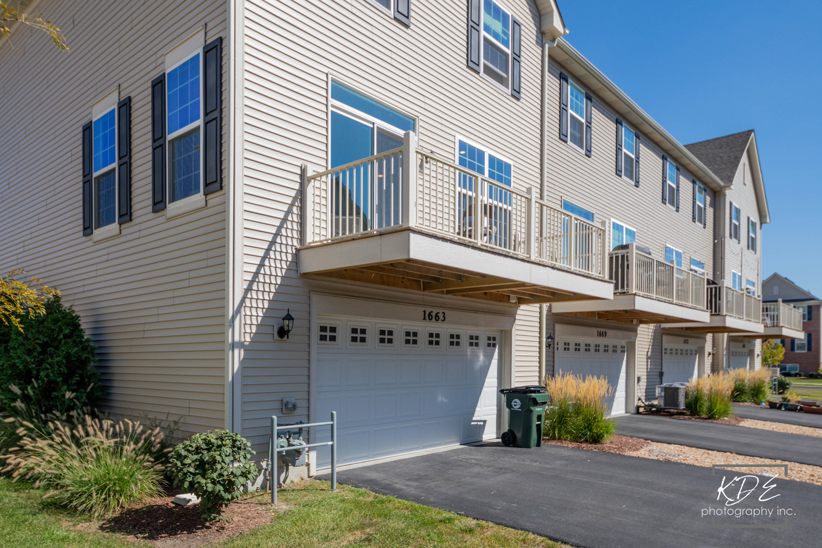 1663 Sager Way Batavia, IL 60510 - Photo 22 of 22 a front view of a building