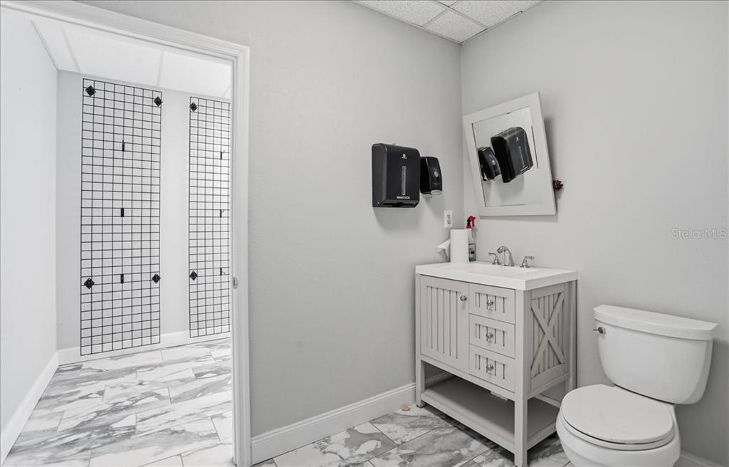 6321 Porter Road, Unit 2 Sarasota, FL 34240 - Photo 11 of 32 a bathroom with a toilet a sink and mirror