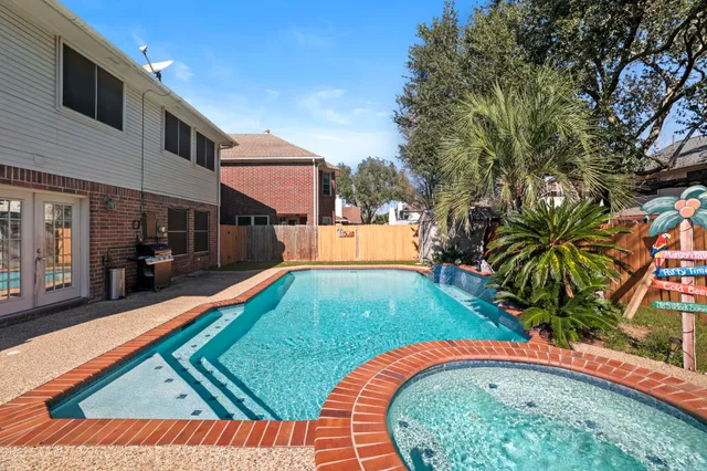 $299,999 | 8002 Makaha Circle, Houston, TX 77095