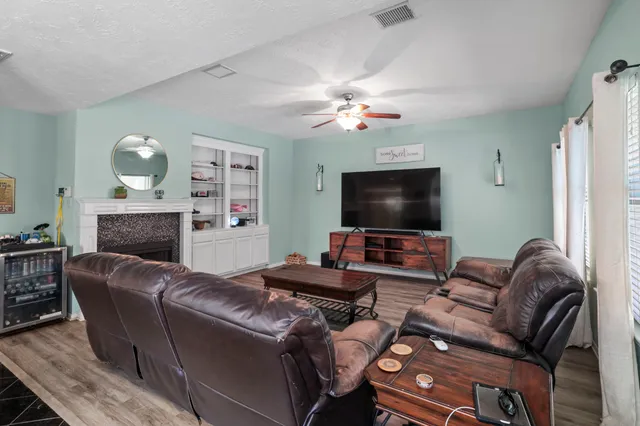 $299,999 | 8002 Makaha Circle, Houston, TX 77095