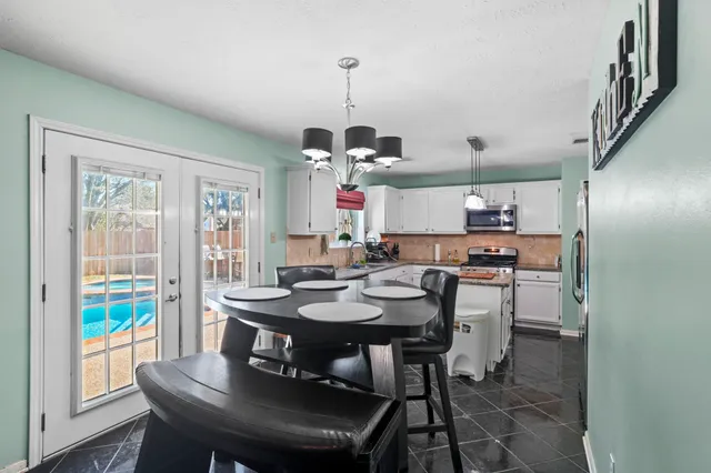 $299,999 | 8002 Makaha Circle, Houston, TX 77095