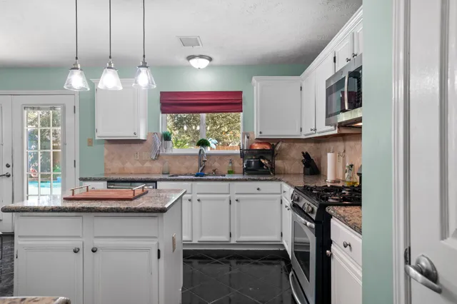 $299,999 | 8002 Makaha Circle, Houston, TX 77095