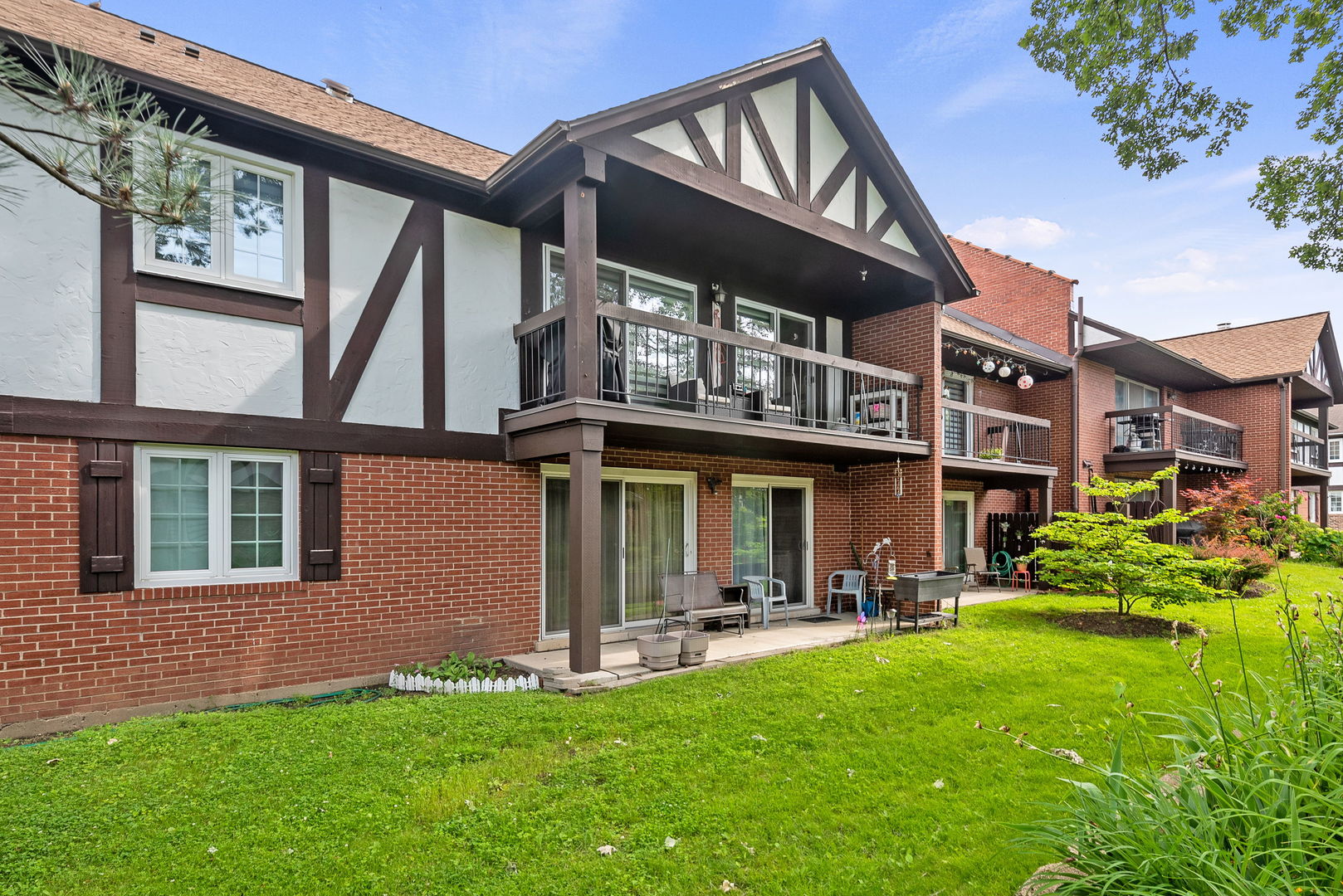 5804 Wolf Road, Unit 4A Western Springs, IL 60558 - Photo 1 of 27 Gallery Image 1