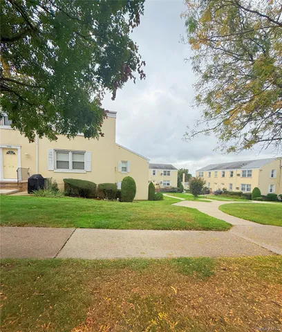 $260,000 | 7103 252nd Street, Unit 199B | Bellerose