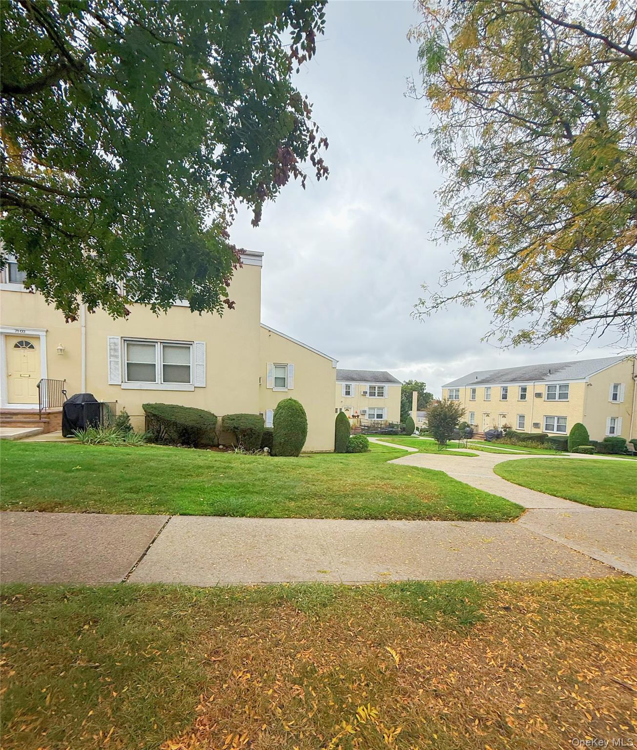 7103 252nd Street, Unit 199B Queens, NY 11426 - Photo 10 of 11 View of property's community with a yard