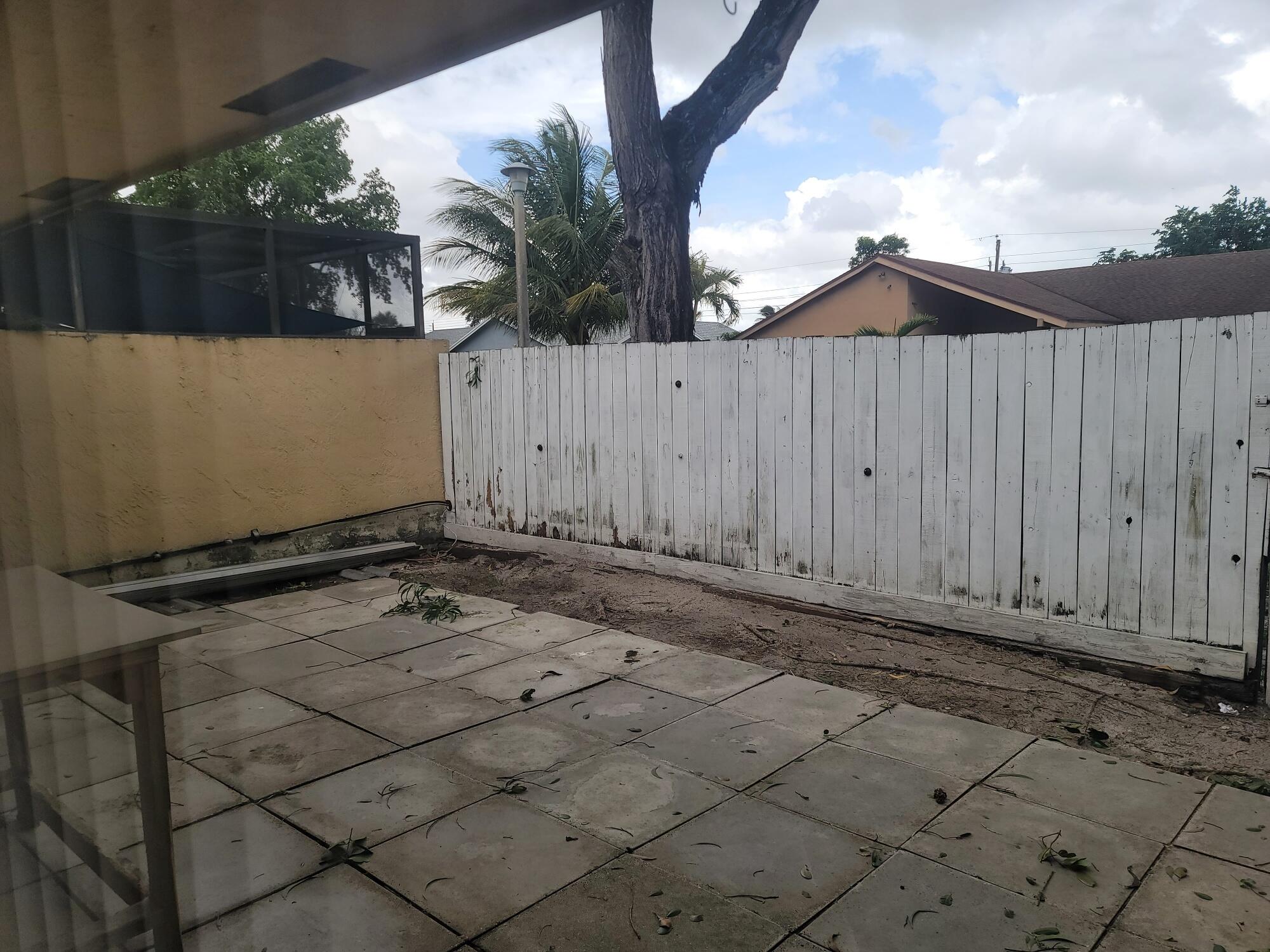 4049 Southwest 68th Way, Unit 6I Miramar, FL 33023 - Photo 19 of 32 a view of a backyard with wooden fence