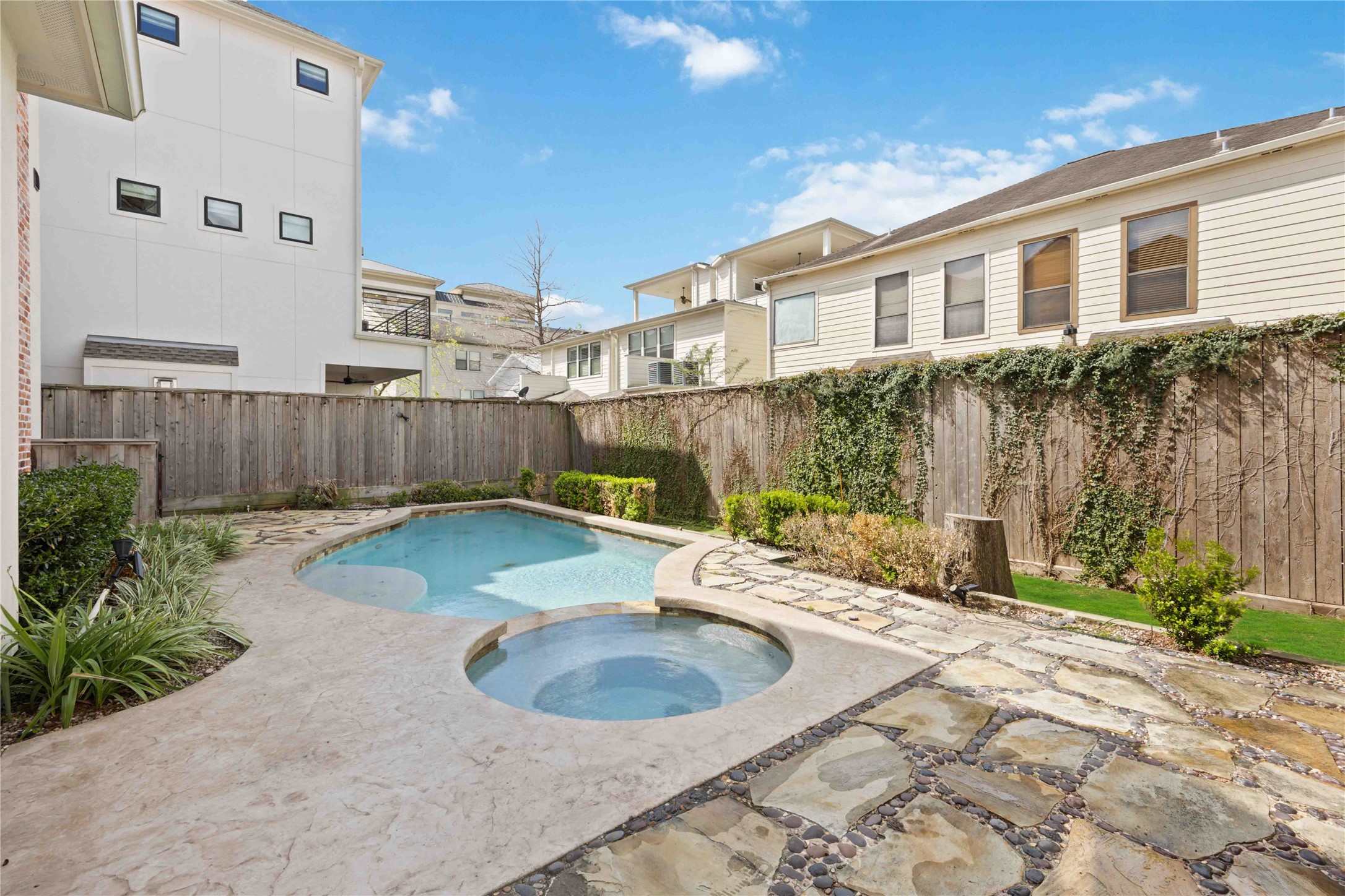 215 Malone Street Houston, TX 77007 - Photo 45 of 48 Pool