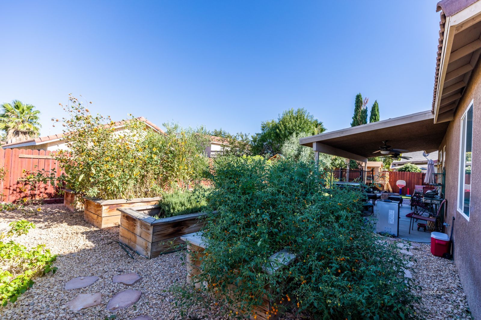 718 Pinon Court Ridgecrest, CA 93555 - Photo 40 of 41 a view of a backyard with sitting area