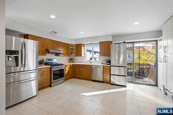 $4,700 | 2480 6th Street, Unit A, Fort Lee, NJ 07024